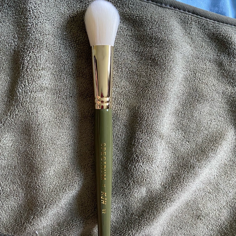 KJH x spectrum brush no.2